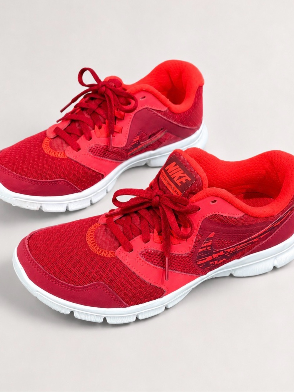 Nike Flex Experience RN 3 Boys’ Size 5.5 Red Running Shoes. Women’s size 7